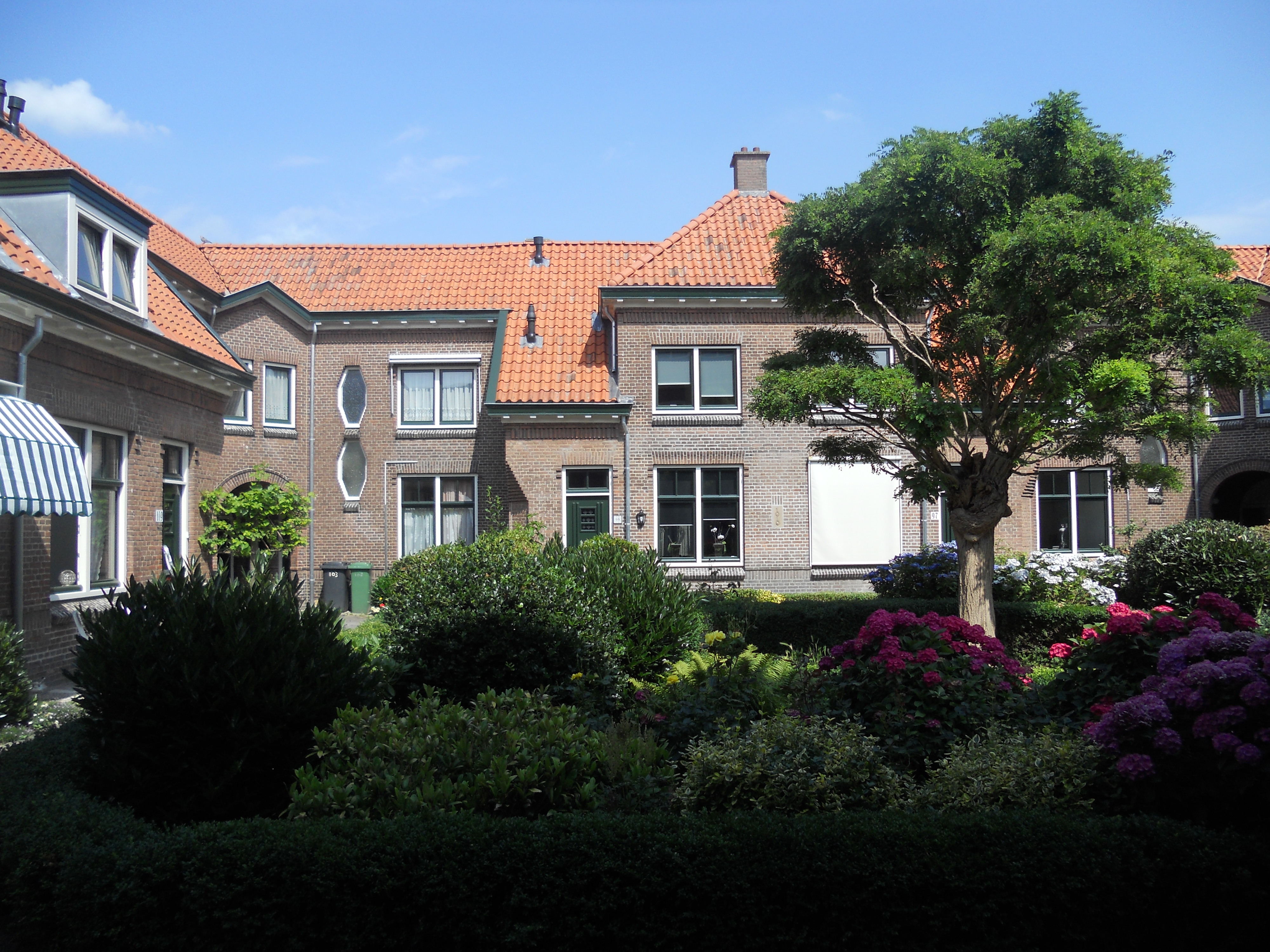 Tussenwoning te huur: Loolaan 97, Voorburg Oud noord Voorburg