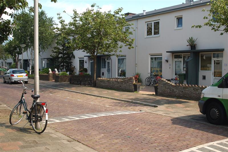Tussenwoning te huur: Prunuslaan 15, Bomenwijk Delft
